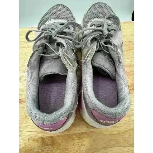 Nike Classic Air Max Women's 6.5 Athletic Running Shoes Low Violet Star Sneakers - Picture 7 of 9